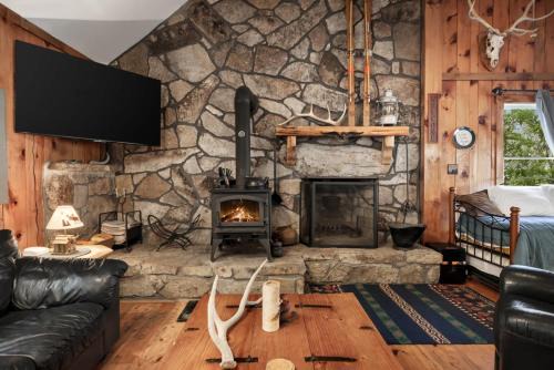 River Access Loft Deck WiFI & Pet Friendly