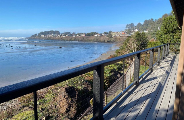 River and Ocean View. Single level home, fun for all ages! Fenced yard for dogs!