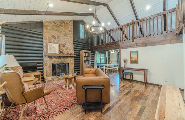 River Bend Lodge- Soque Riverfront Log Cabin | Hot Tub | Pool Table | Movie Room