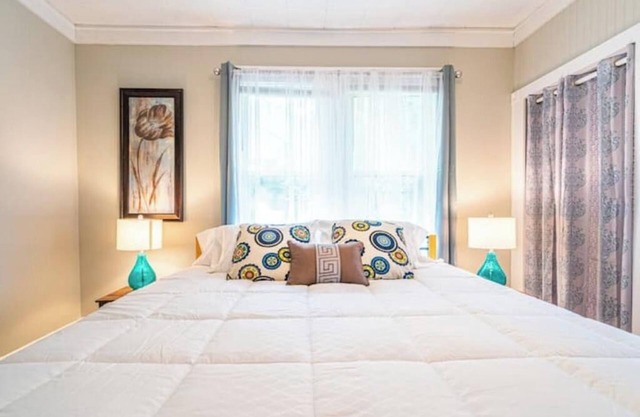 River City Historic Cottage - Entire House 2 Bedrm