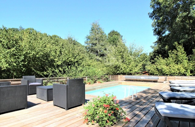 RIVER COTTAGE: 100% private, heated pool, air conditioning, 5 star reviews.