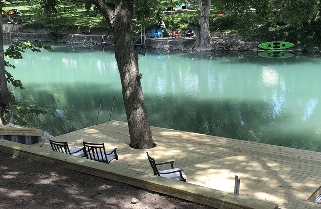 River front! 🦮Friendly! 🛶Canoe, kayak/SUP, 🚤Boat rental. 2min from Whitewater