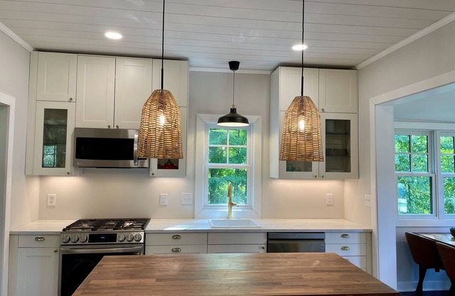 River Front l Dog Friendly l King Bed l Gourmet Kitchen l Fishing l Trout Stream