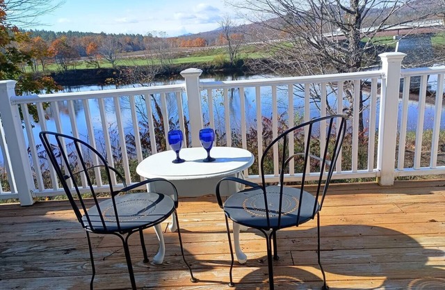 River House Rumford Point. 14 mins to Sunday River