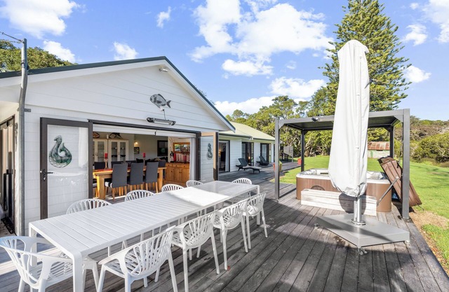 River Palms Retreat - Paihia Holiday Home