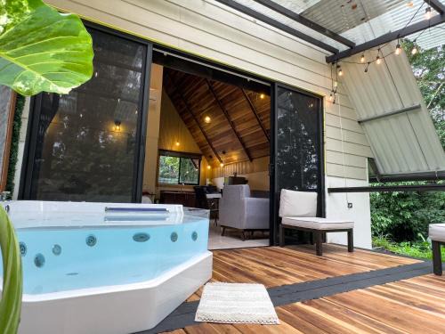 River Paradise Cabin with Private Jacuzzi