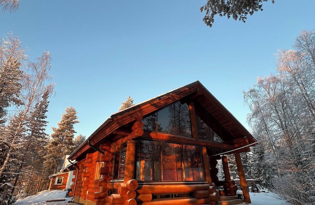 River's Whisper Cottage - Christmas Retreat
