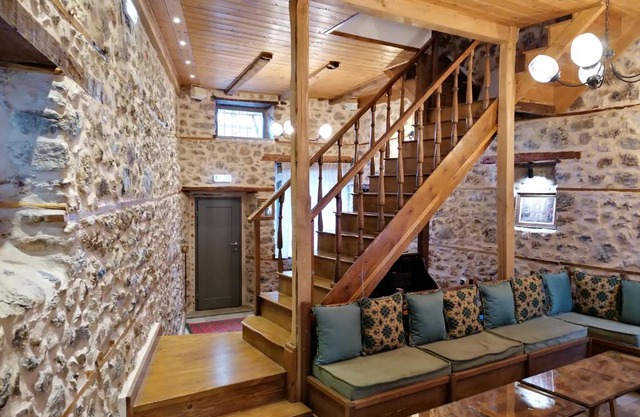RiverBed Traditional Guest House