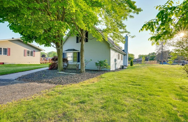 Riverfront Au Gres Cottage w/Fire Pit & Grill!