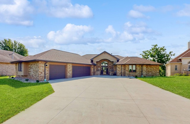 Riverfront home with pool, hot tub & sauna - perfect location