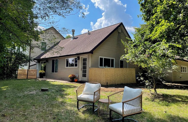 Riverfront Respite - Riverfront, Charm, Quiet, Nature, Near ND