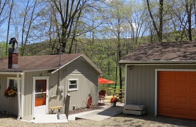 Riverfront retreat , kayak shuttle services