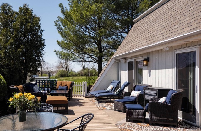 Riverfront Retreat, Walk to Beach + Downtown, Hot Tub, Kayaks & Bikes!