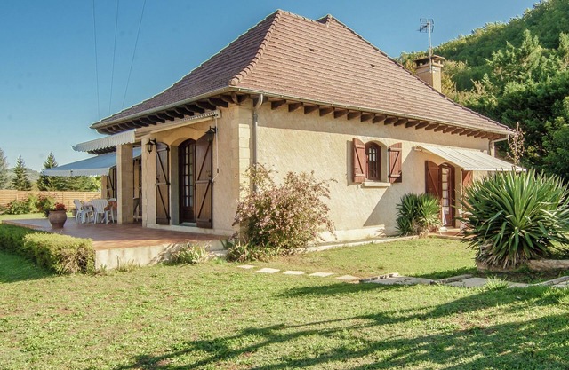 Riverside Charm in Périgord Noir