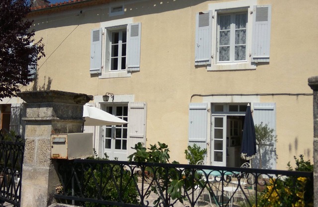 Riverside cottage, traditional style