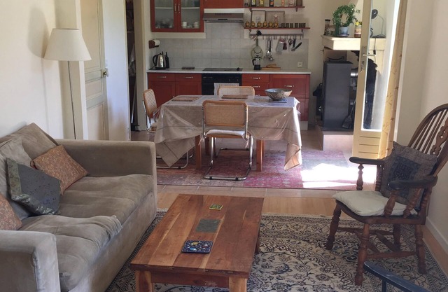Riverside house, in quiet village, close to lake and restaurants