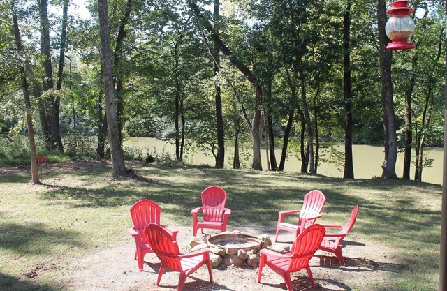 Riverside Landing right on the Mountain Fork River! Kayaks INCLUDED!