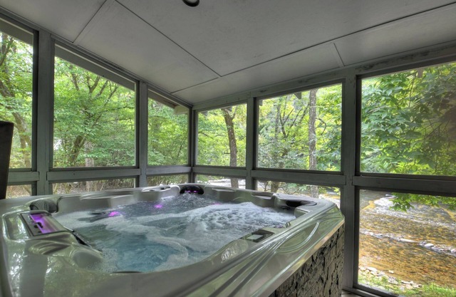 Riverside relaxation and all the comforts of home! - Aska River House