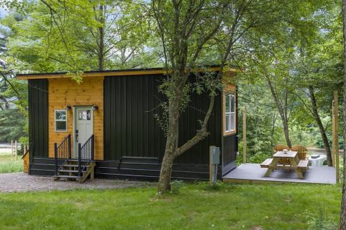 Riverside Tiny House with hot tub near Stowe