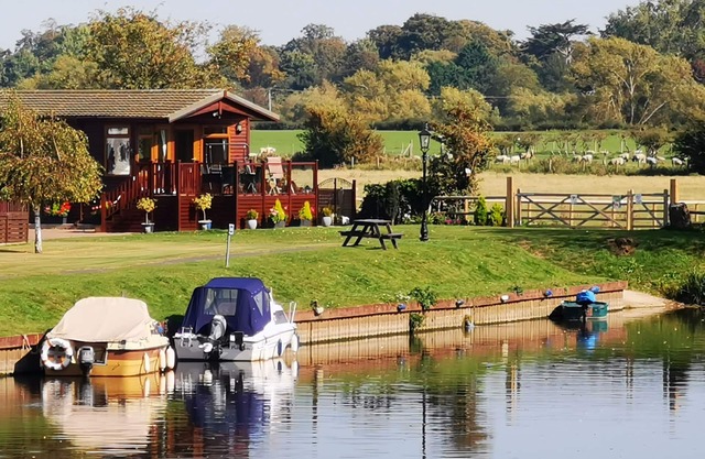 Riverside Wooden Lodge, Stratford-upon-Avon