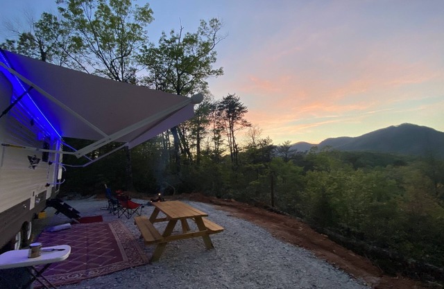Riversong Grove - 20 acres + King Bed