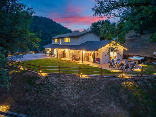 Rivertop Hideaway with HUGE views-Hot Tub-EV-more!