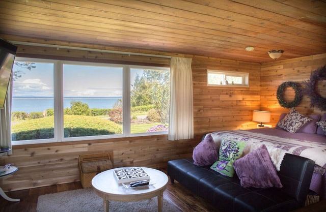 Rm 4 Sequim lavender · 4-Water View-Beach access-Sequim's Lavender Room