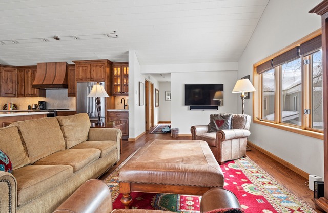 RMR: Beautiful Teton Pines Townhome w/ Hot Tub
