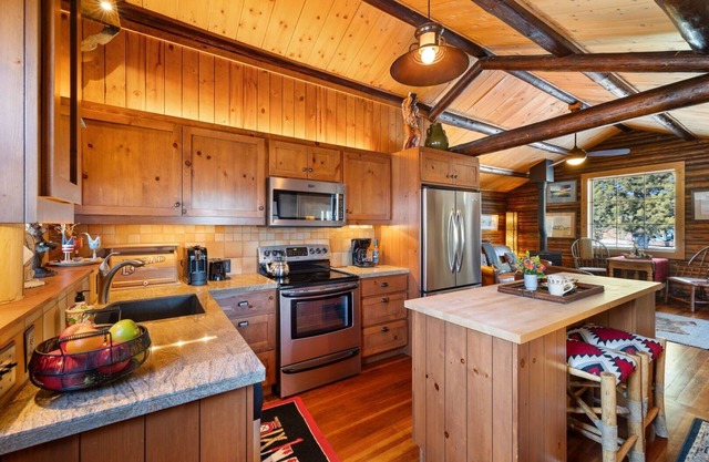 RMR: Fish Creek Cabin-Bravo in Wilson, WY