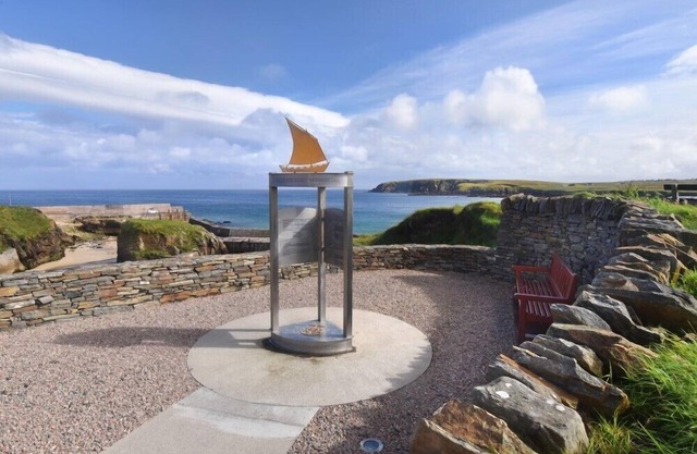 ROAD END COTTAGE, romantic, with open fire in Port Of Ness