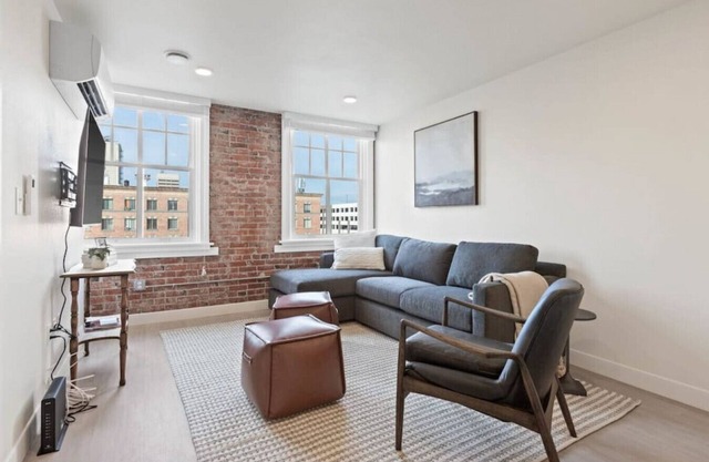 Roav Stays - J & K on Main Luxury Apartment 405