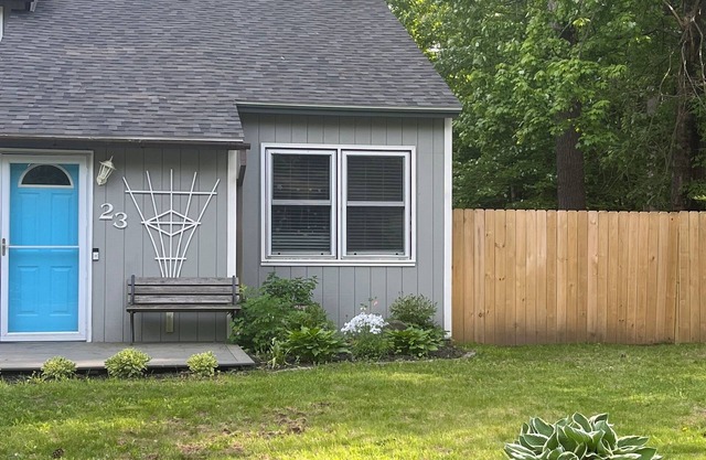 Robin’s Wake Close to Saratoga Race Course. Pet Friendly!