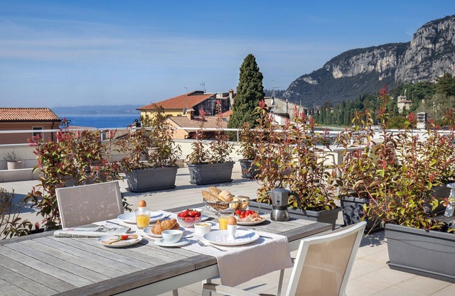 ROCCA TERRACE - only 100 meters from the lake