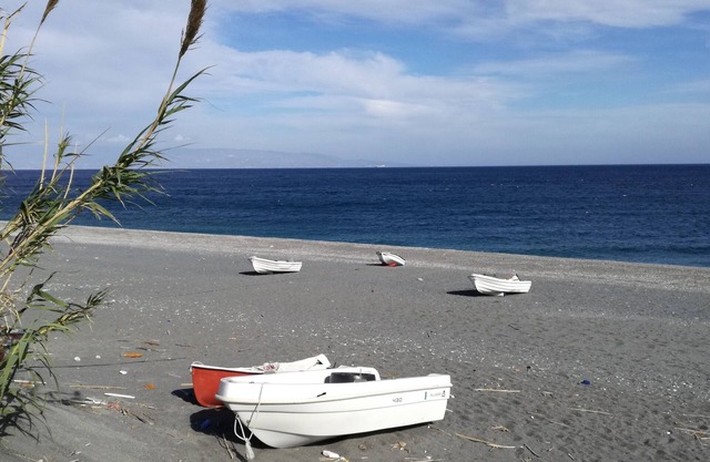Roccalumera, pretty two-room apartment in a well-serviced area