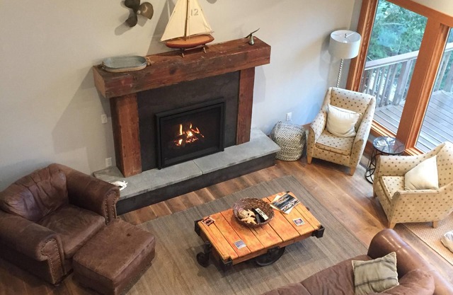 Roche Harbor Bayfront Escape: Luxe Retreat with Kayaks, Deck & Wildlife Views