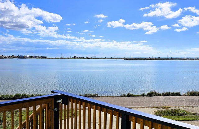 ROCKPORT'S BEST VIEW AND LOCATION! - Pat's Perch - On the Water