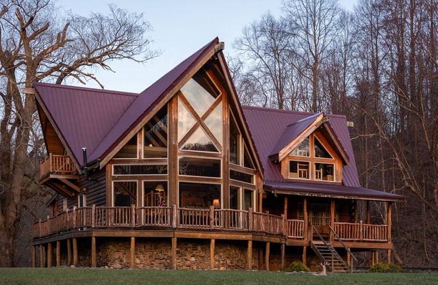 Rocky Mt Lodge - Hot tub, Firepit, Fishing, Floating, Large Mountian Getaway