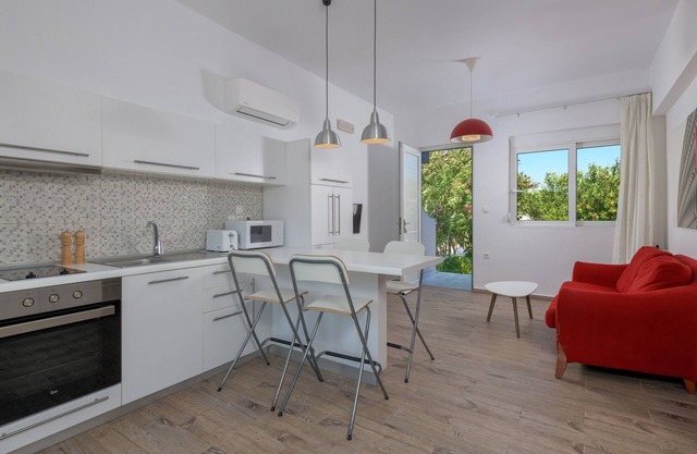 "Rodania Spring" Two bedroom house with private backyard