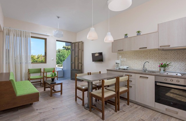 "Rodania Summer" Two bedroom house with private backyard