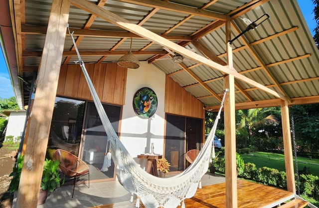 Romantic Cabin in the Forest, Valle Azul, Bungalows Tulipanes CR
