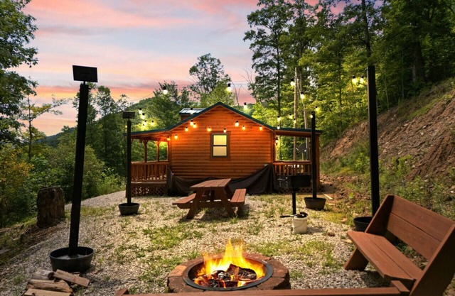 Romantic Cabin | 9 Mn to Gorge | Dog Friendly Stay