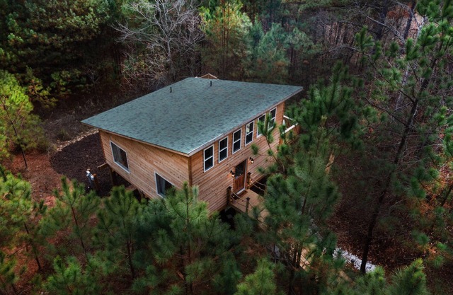Romantic Escape in the Treetops w/Outdoor Shower, Hot tub, & Firepit!