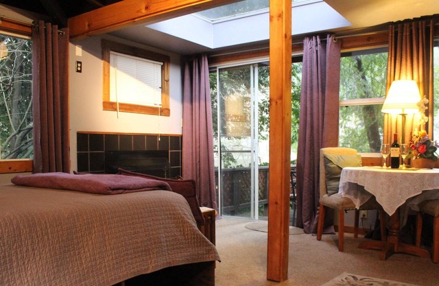 Romantic Getaway in Russian River; Dog Friendly!