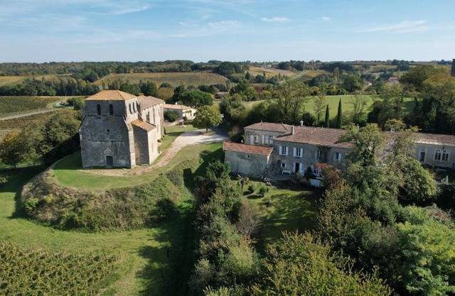 Romantic Gite nr St Emilion with Private Pool and Views to Die For