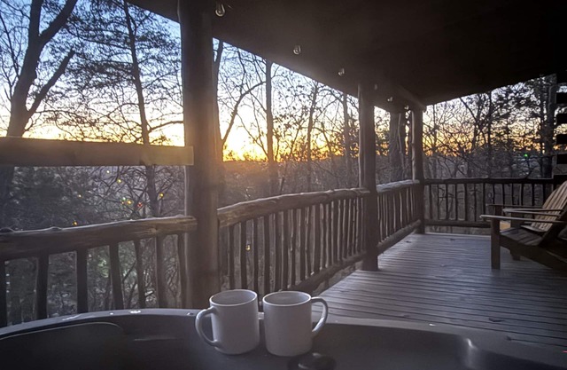 Romantic Log Cabin Escape Near Branson