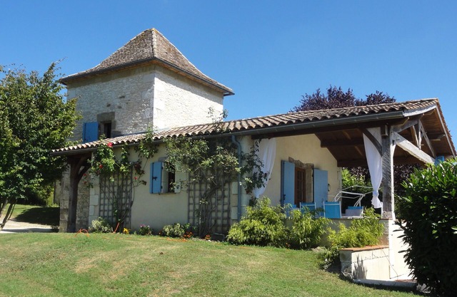 Romantic Pigeonnier with private and secluded pool - just for two!