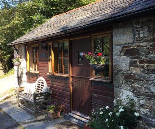 Romantic, secluded cottage in Cardinham Woods, Cornwall