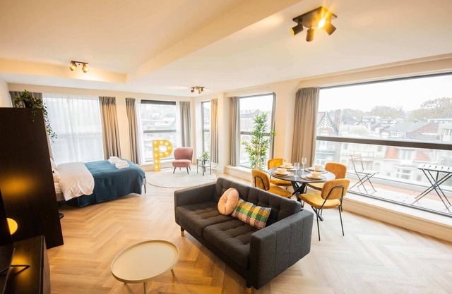 Romantic Serviced Studio Apartments including City view (KS71-R)