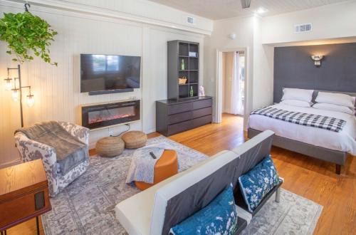 Romantic Studio Apt in Historic Downtown Savannah