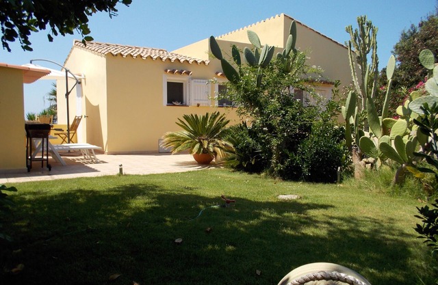 Romantic villa for vacation in privacy. 3 min from the beach-beautiful view-garden